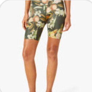 Beyond Yoga Lux Leafy Citrus Bike Short, 7"